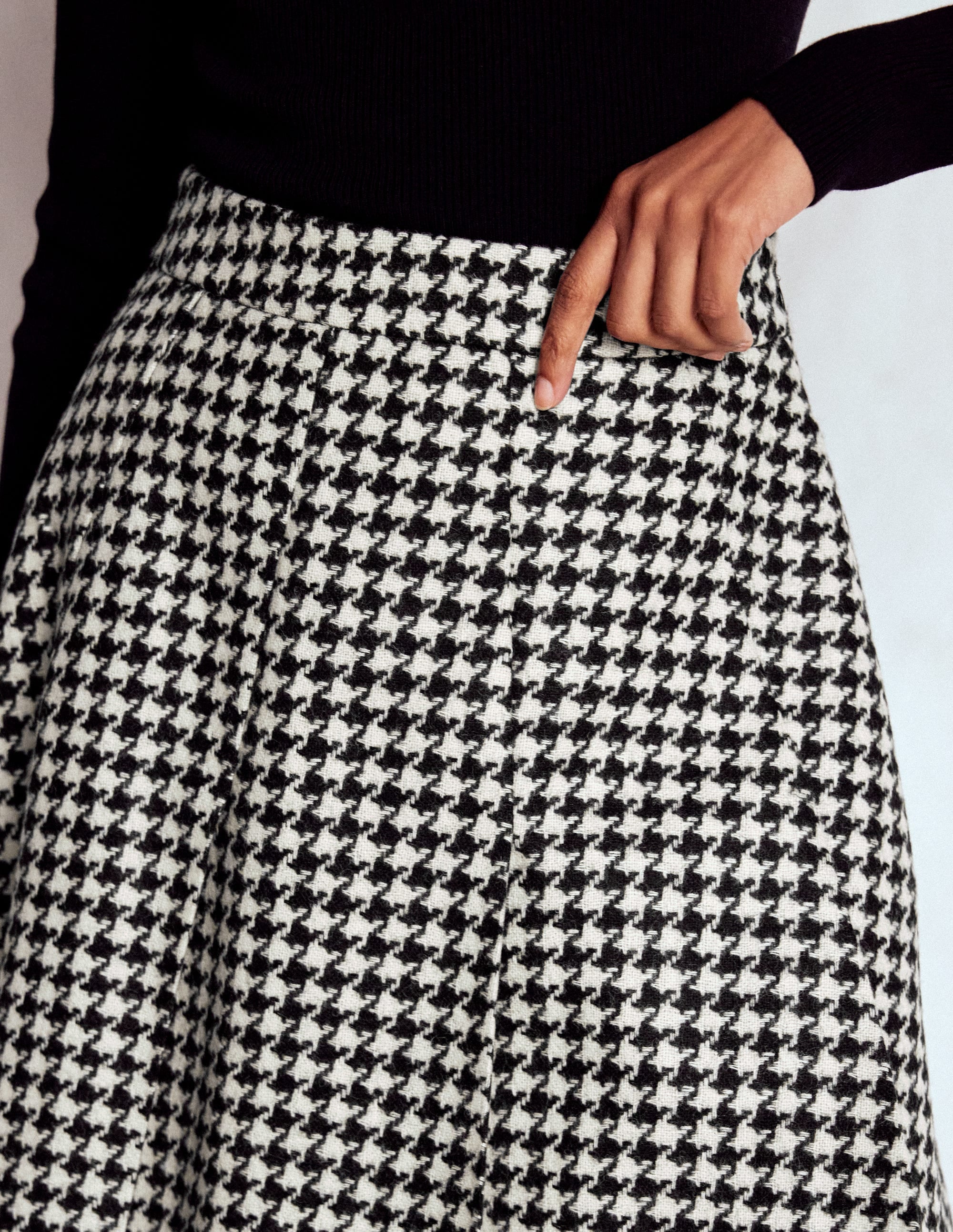 Flippy Wool Skirt-Black Dogstooth