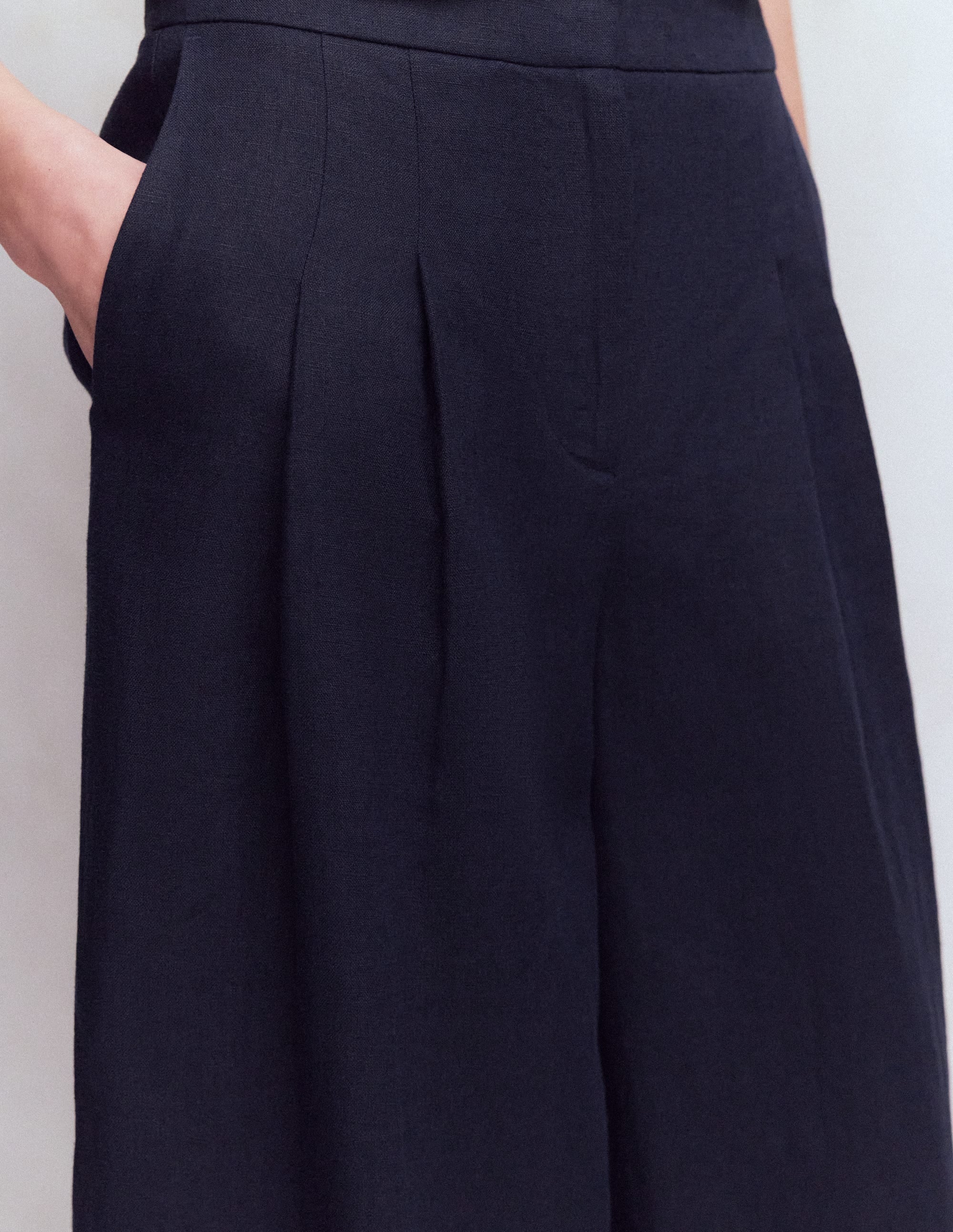 Pleated Linen Culotte-Navy