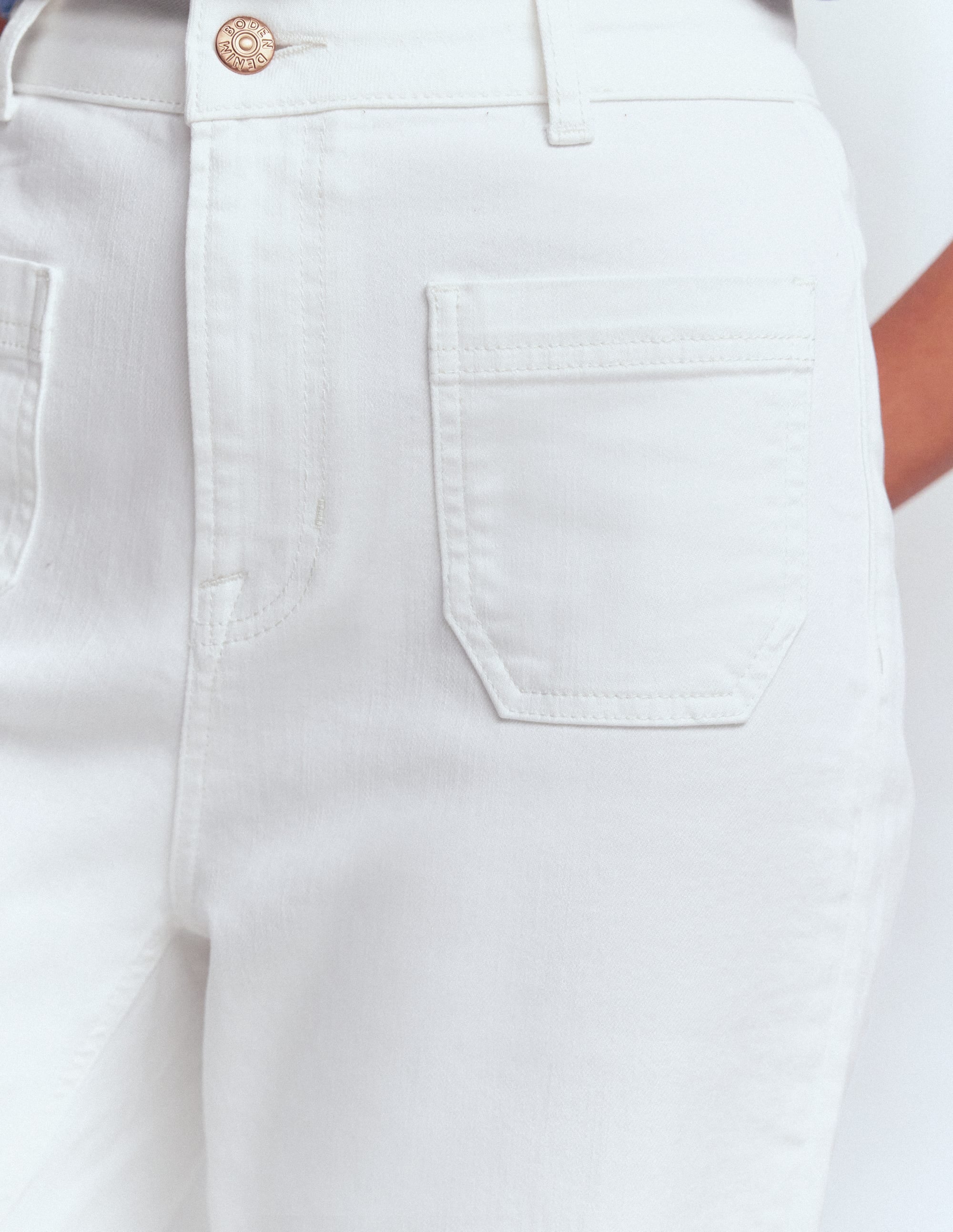 Straight Leg Pocket Jeans-White